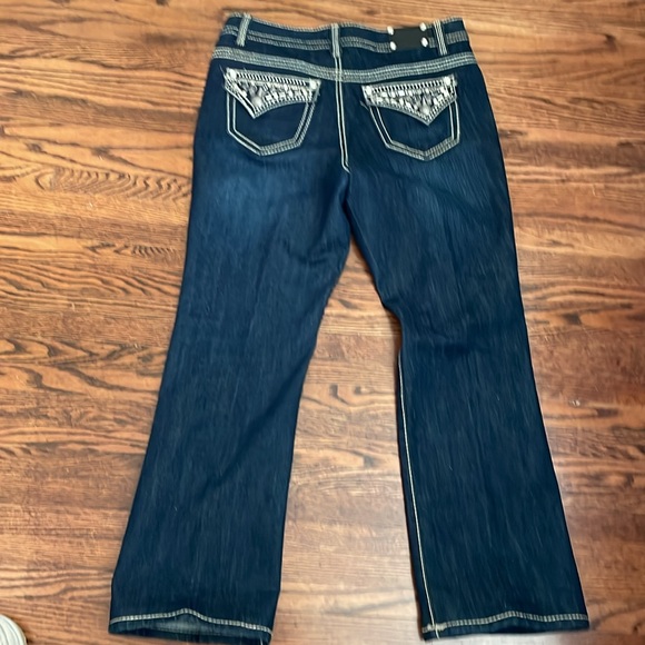 NWOT Style & Co premium embellished jeans size 6 boot cut. - Picture 6 of 14